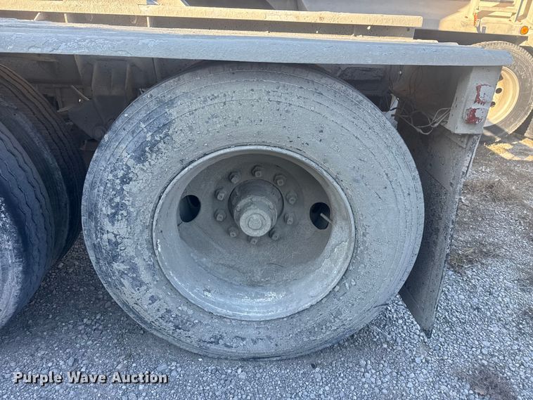 image for item DQ4195 1983 The Heil Co. pneumatic dry bulk trailer