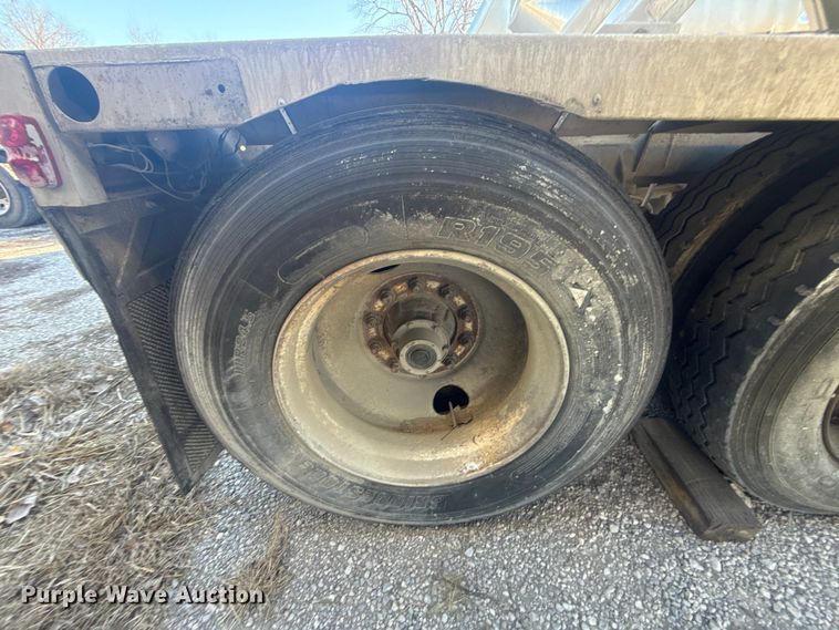 image for item DQ4195 1983 The Heil Co. pneumatic dry bulk trailer