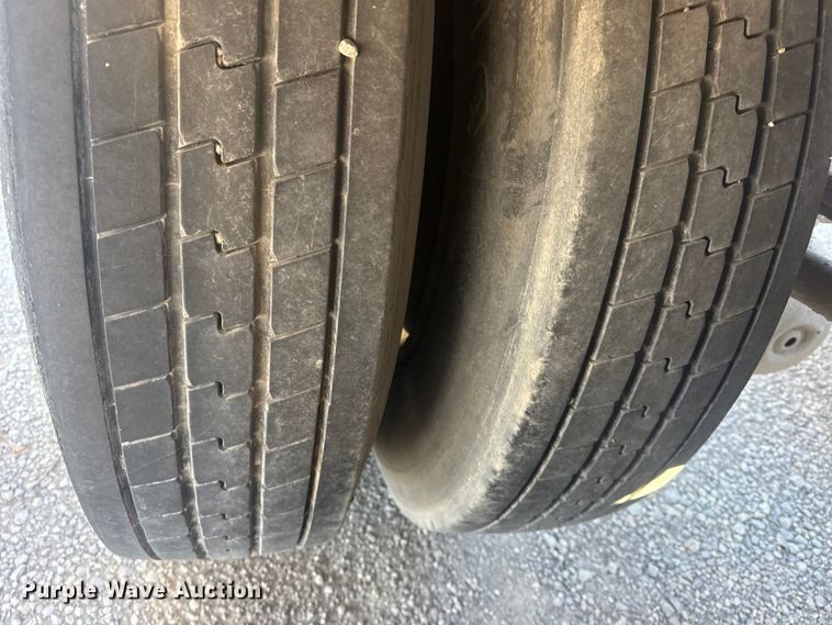 image for item DQ4195 1983 The Heil Co. pneumatic dry bulk trailer