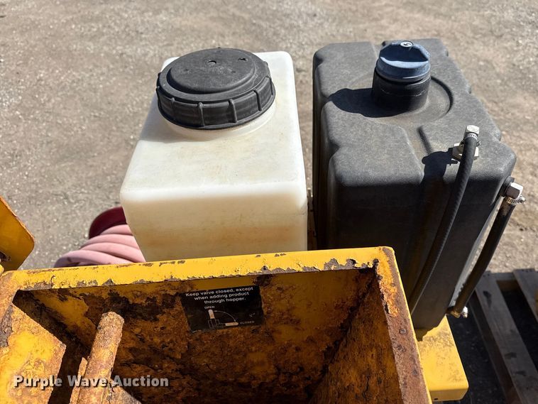 image for item DQ4322 2005 Vermeer MX125 mud mixer