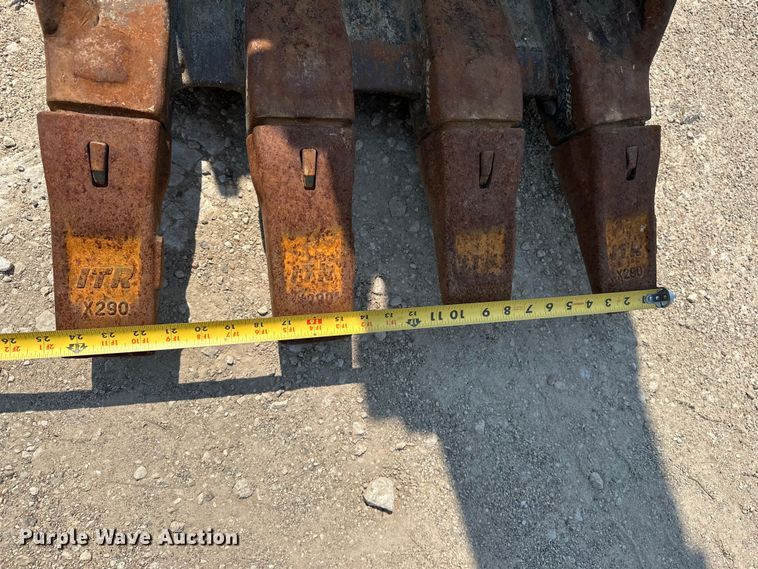 image for item DQ7756 2007 Takeuchi TB1140 mini excavator