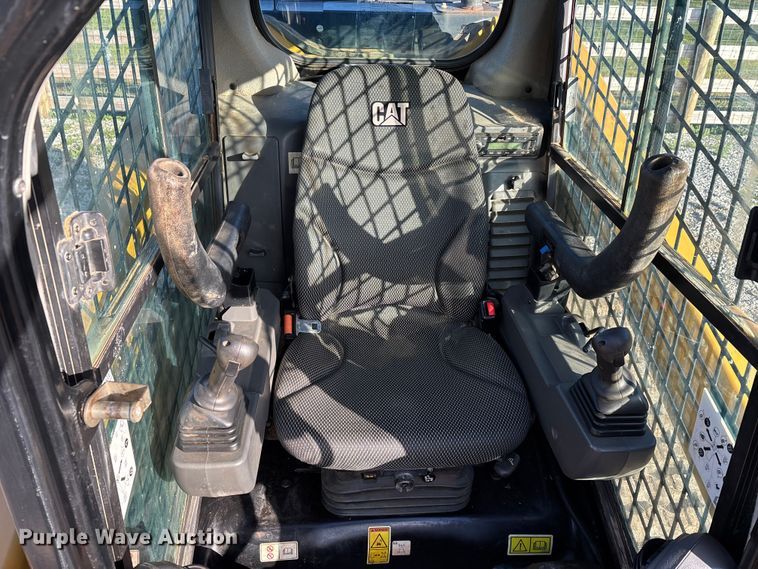 image for item DT0097 2022 Caterpillar 299D3 tracked skid steer loader