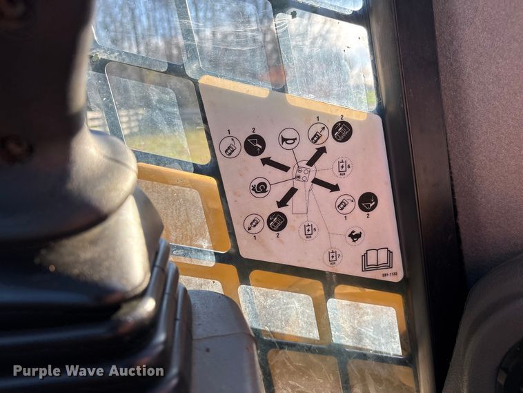 image for item DT0097 2022 Caterpillar 299D3 tracked skid steer loader