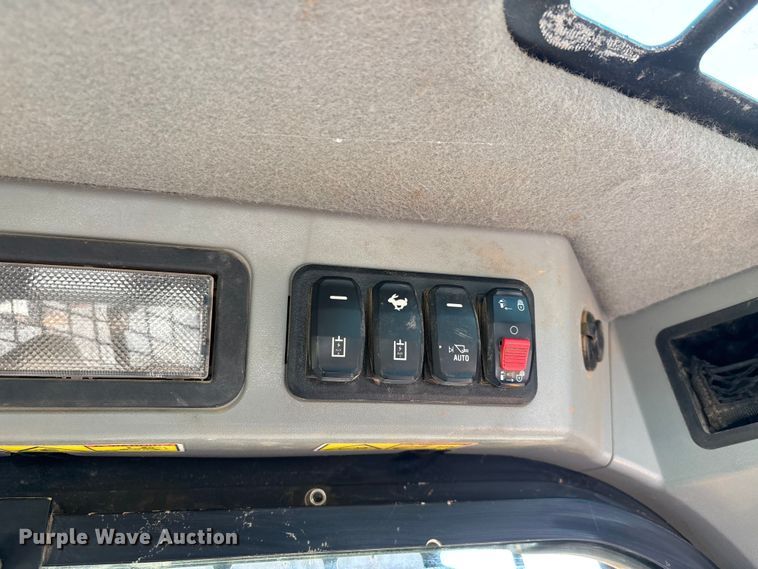 image for item DT0097 2022 Caterpillar 299D3 tracked skid steer loader