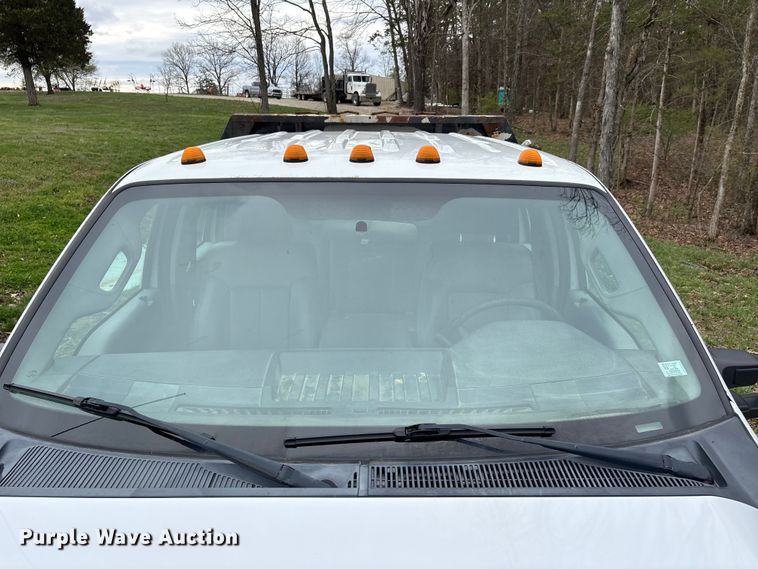 image for item DT0123 2011 Ford F550 Crew Cab flatbed truck