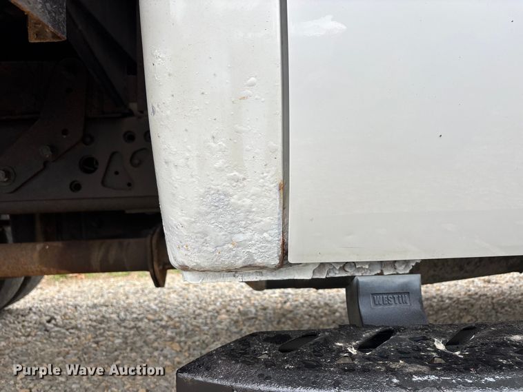 image for item DT0123 2011 Ford F550 Crew Cab flatbed truck