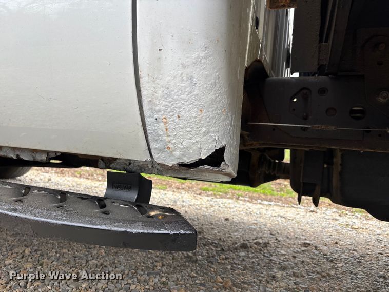 image for item DT0123 2011 Ford F550 Crew Cab flatbed truck