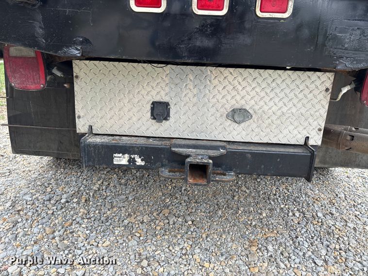 image for item DT0123 2011 Ford F550 Crew Cab flatbed truck