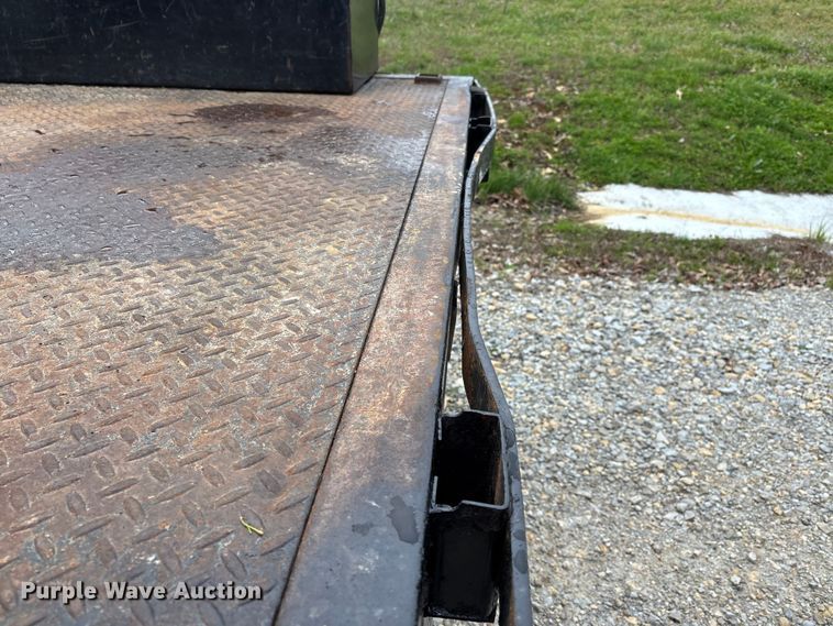 image for item DT0123 2011 Ford F550 Crew Cab flatbed truck