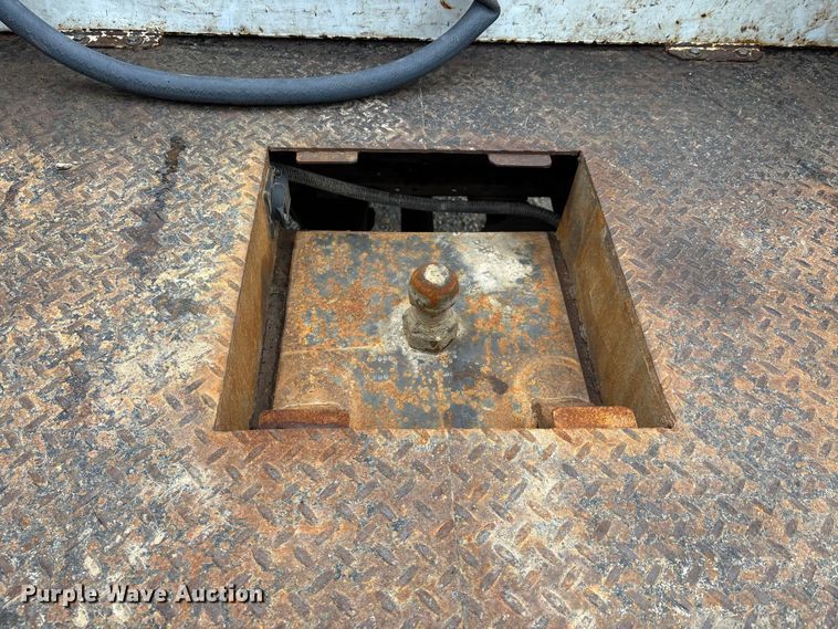 image for item DT0123 2011 Ford F550 Crew Cab flatbed truck