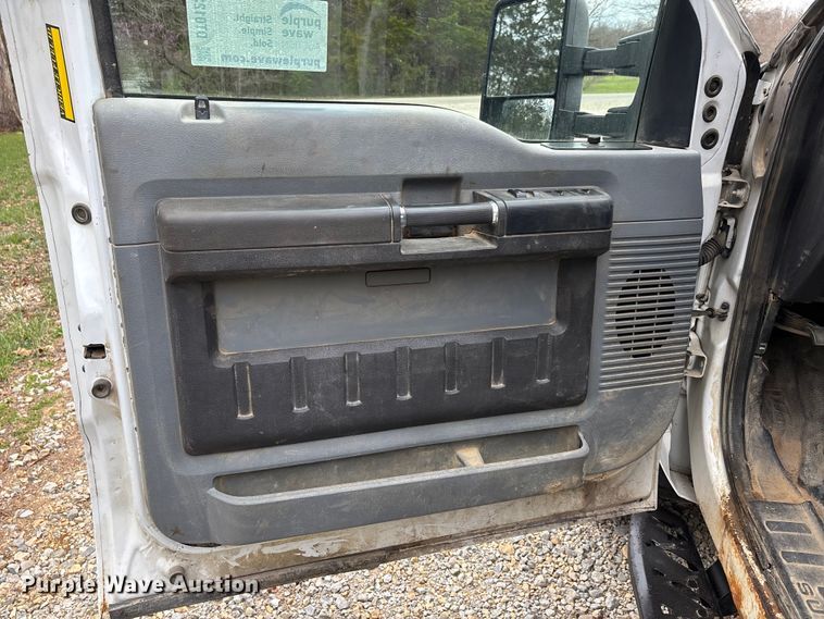 image for item DT0123 2011 Ford F550 Crew Cab flatbed truck