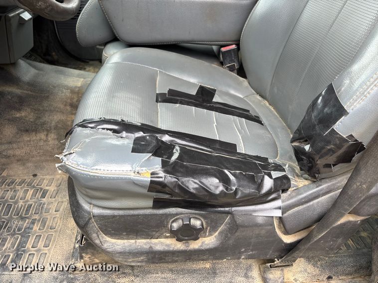 image for item DT0123 2011 Ford F550 Crew Cab flatbed truck