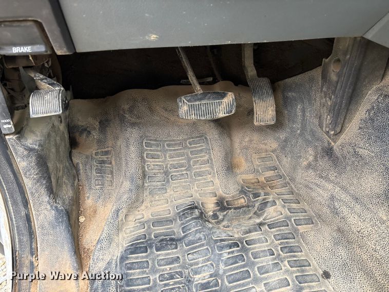 image for item DT0123 2011 Ford F550 Crew Cab flatbed truck