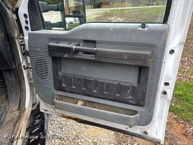 image for item DT0123 2011 Ford F550 Crew Cab flatbed truck