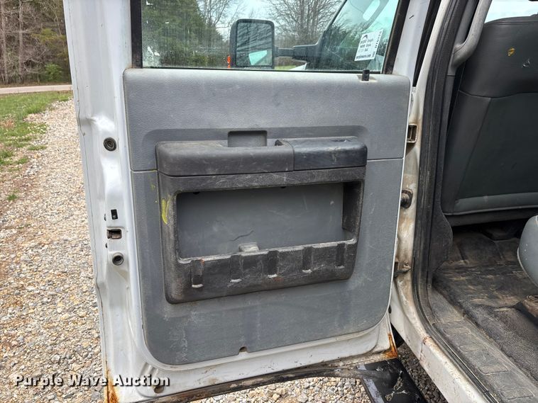 image for item DT0123 2011 Ford F550 Crew Cab flatbed truck