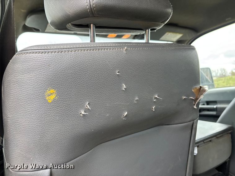 image for item DT0123 2011 Ford F550 Crew Cab flatbed truck