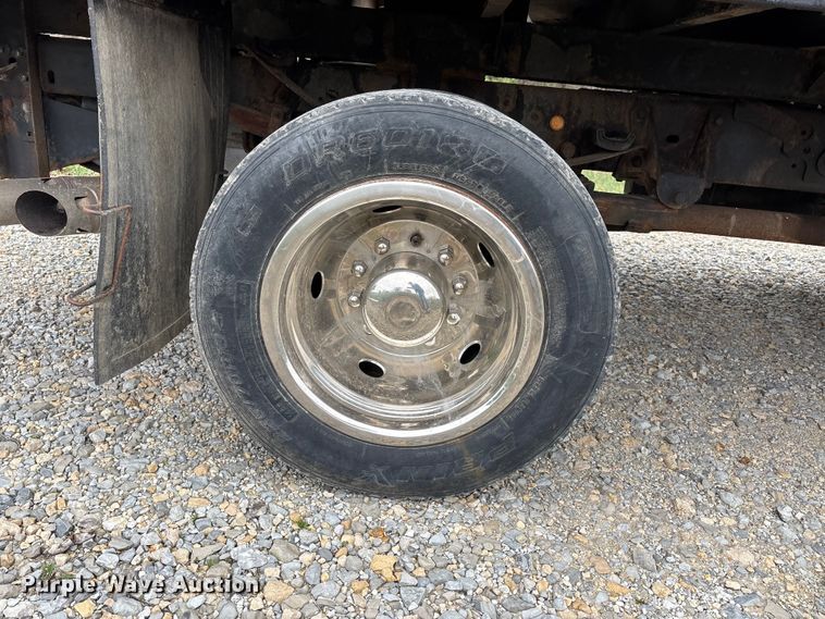 image for item DT0123 2011 Ford F550 Crew Cab flatbed truck