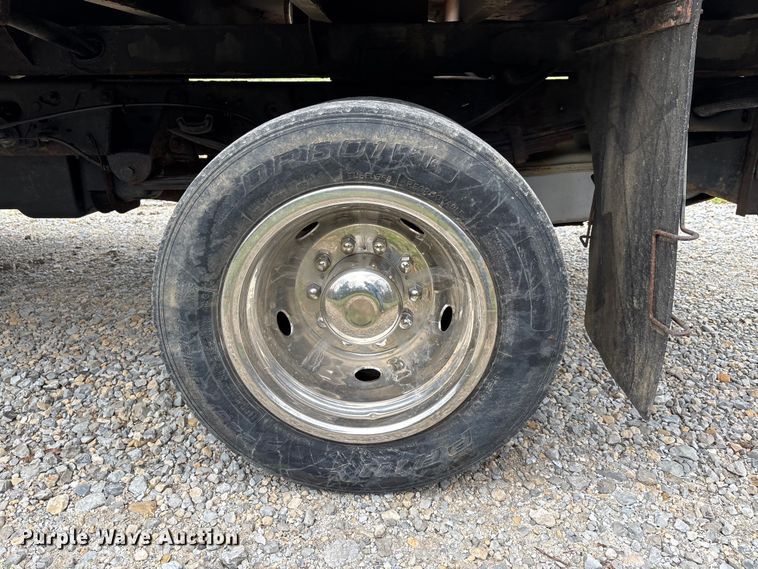 image for item DT0123 2011 Ford F550 Crew Cab flatbed truck