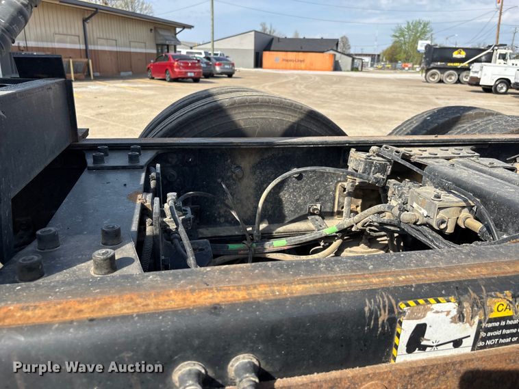 image for item DT0128 2017 Mack Granite GU713 dump truck