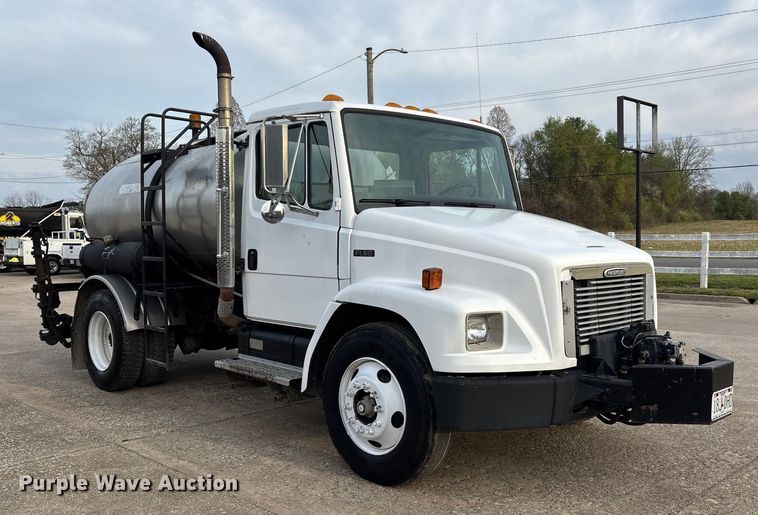 image for item DT0132 2002 Freightliner FL60 oil distributor truck