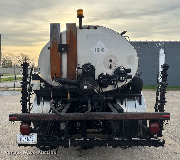 image for item DT0132 2002 Freightliner FL60 oil distributor truck