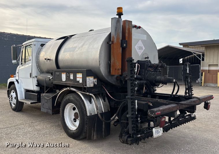 image for item DT0132 2002 Freightliner FL60 oil distributor truck