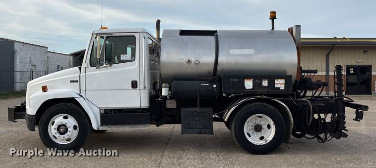 image for item DT0132 2002 Freightliner FL60 oil distributor truck