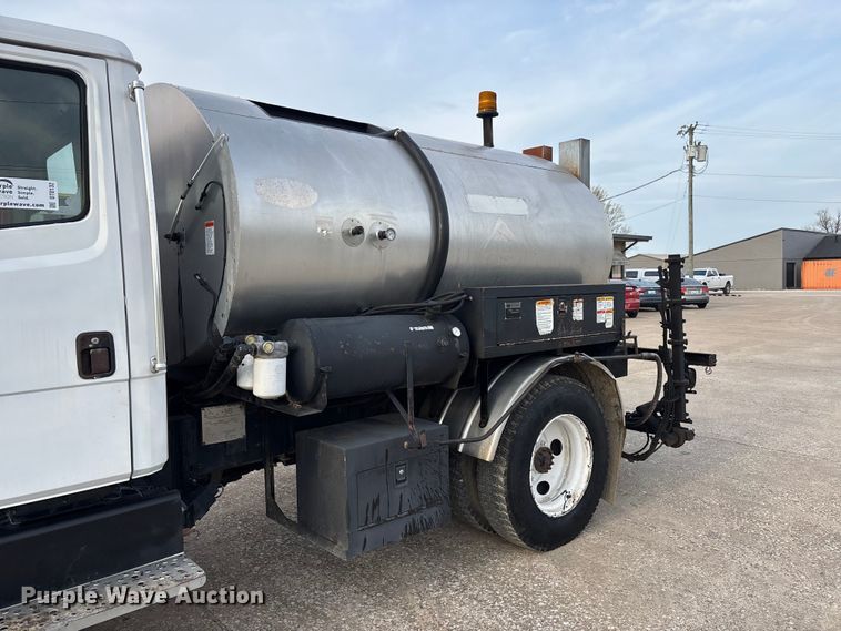 image for item DT0132 2002 Freightliner FL60 oil distributor truck