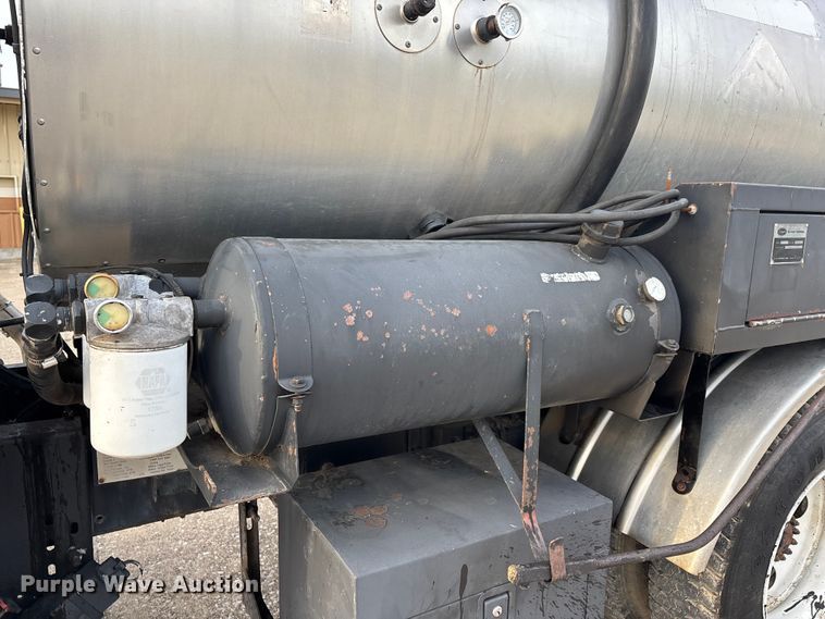 image for item DT0132 2002 Freightliner FL60 oil distributor truck