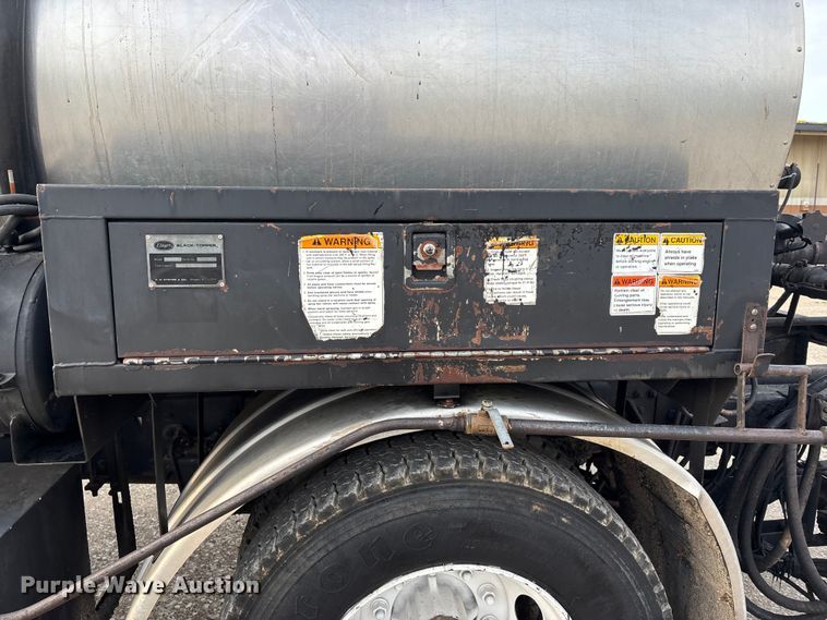 image for item DT0132 2002 Freightliner FL60 oil distributor truck