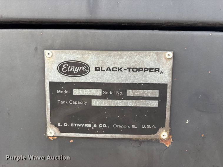 image for item DT0132 2002 Freightliner FL60 oil distributor truck