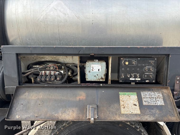 image for item DT0132 2002 Freightliner FL60 oil distributor truck