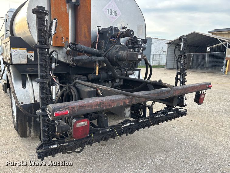 image for item DT0132 2002 Freightliner FL60 oil distributor truck