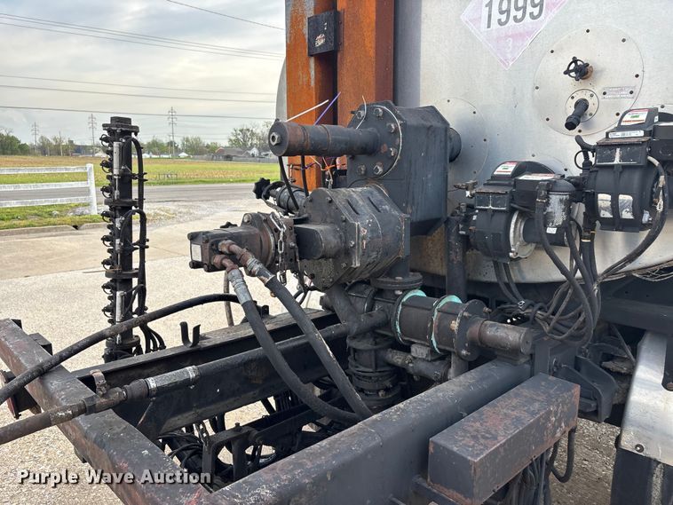 image for item DT0132 2002 Freightliner FL60 oil distributor truck