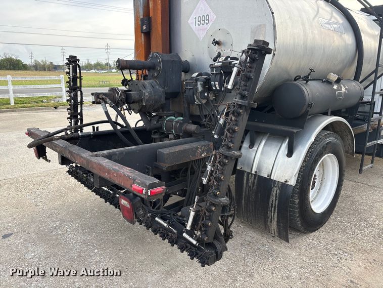 image for item DT0132 2002 Freightliner FL60 oil distributor truck