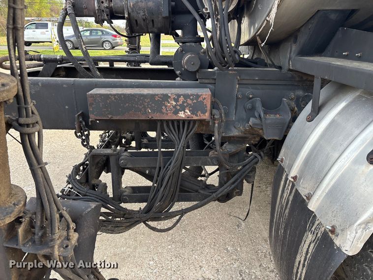 image for item DT0132 2002 Freightliner FL60 oil distributor truck