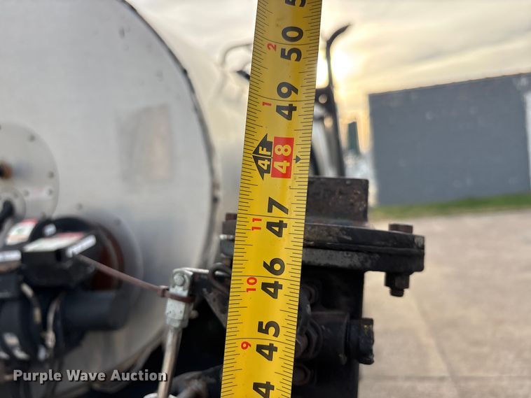 image for item DT0132 2002 Freightliner FL60 oil distributor truck