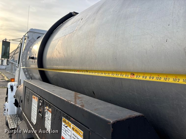 image for item DT0132 2002 Freightliner FL60 oil distributor truck