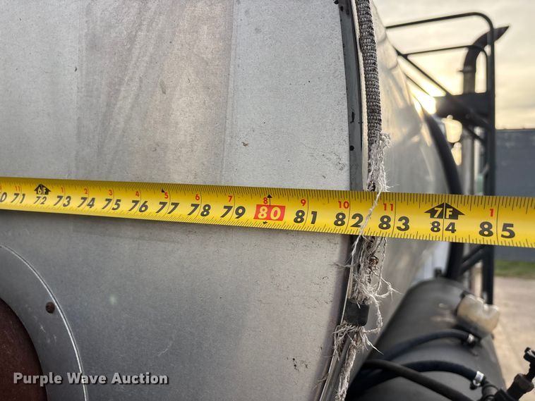 image for item DT0132 2002 Freightliner FL60 oil distributor truck