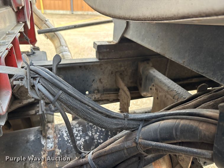 image for item DT0132 2002 Freightliner FL60 oil distributor truck