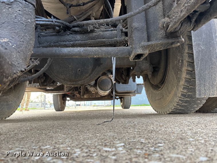 image for item DT0132 2002 Freightliner FL60 oil distributor truck