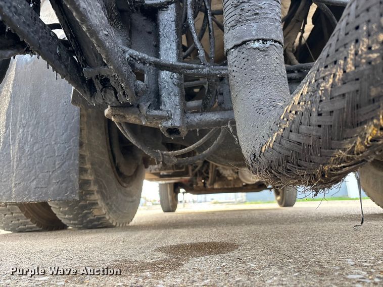 image for item DT0132 2002 Freightliner FL60 oil distributor truck