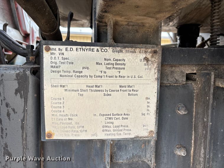 image for item DT0132 2002 Freightliner FL60 oil distributor truck