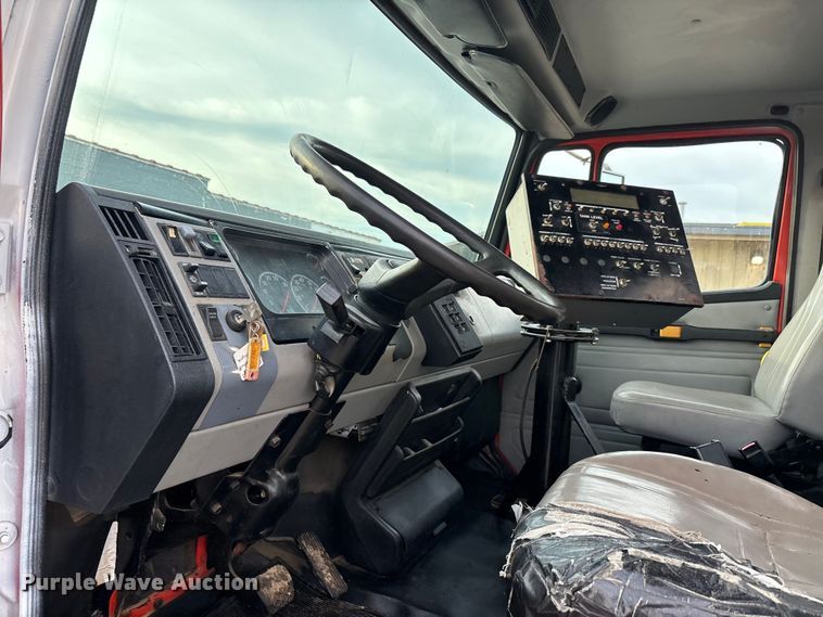 image for item DT0132 2002 Freightliner FL60 oil distributor truck