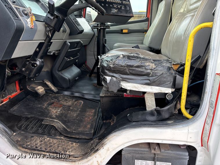 image for item DT0132 2002 Freightliner FL60 oil distributor truck