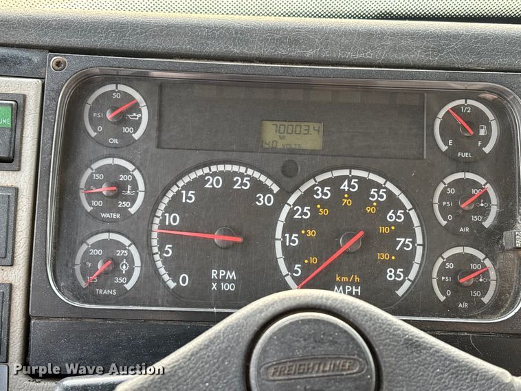 image for item DT0132 2002 Freightliner FL60 oil distributor truck