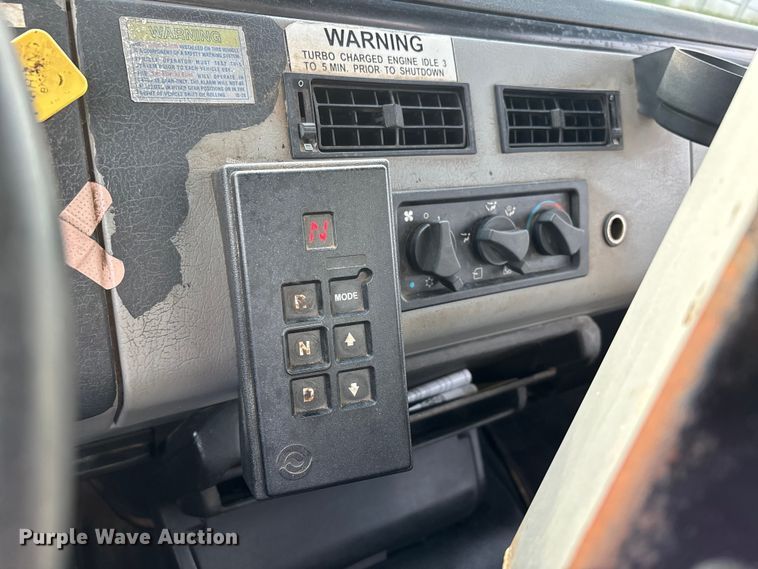 image for item DT0132 2002 Freightliner FL60 oil distributor truck