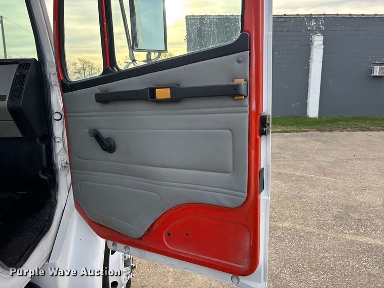 image for item DT0132 2002 Freightliner FL60 oil distributor truck