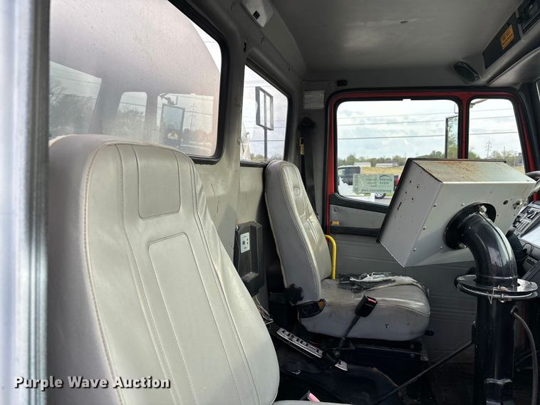 image for item DT0132 2002 Freightliner FL60 oil distributor truck