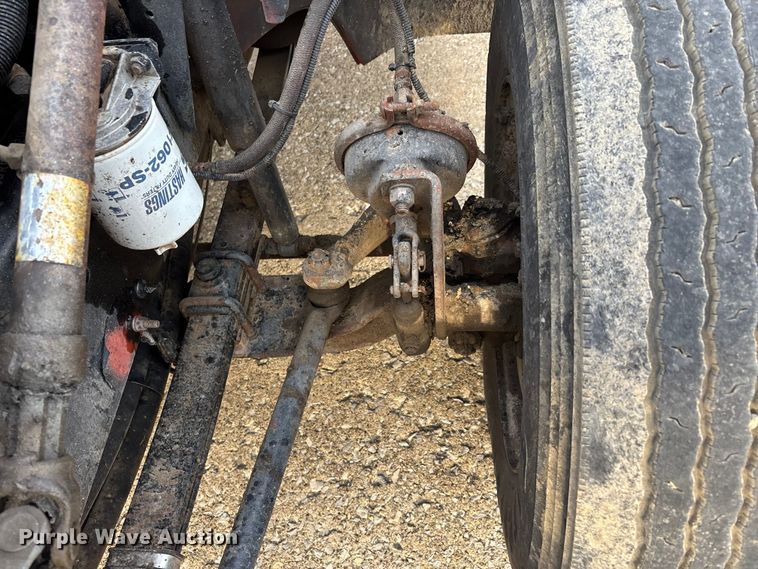 image for item DT0132 2002 Freightliner FL60 oil distributor truck